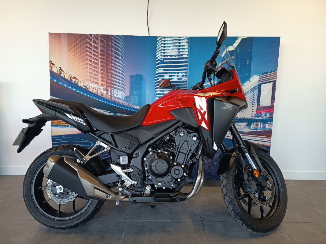 TRIUMPH STREET TWIN 900 REDSTYLE  ST MAXIMIN 